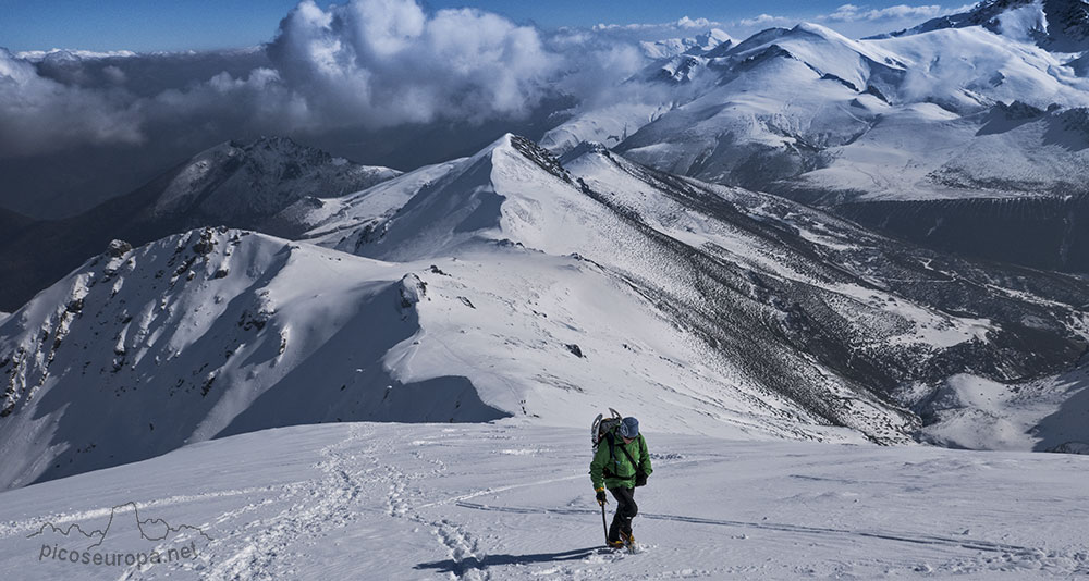 Ultimas rampas de subida al Pico Coriscao desde el collado de Llesba