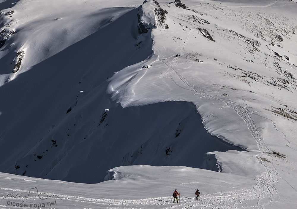 Ruta de subida al Pico Coriscao desde el collado de Llesba, Puerto de San Glorio, Cordillera Cantábrica.