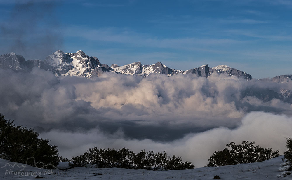 Macizo Oriental de Picos de Europa, desde la Morra de Lechugales al Pico Samelar.