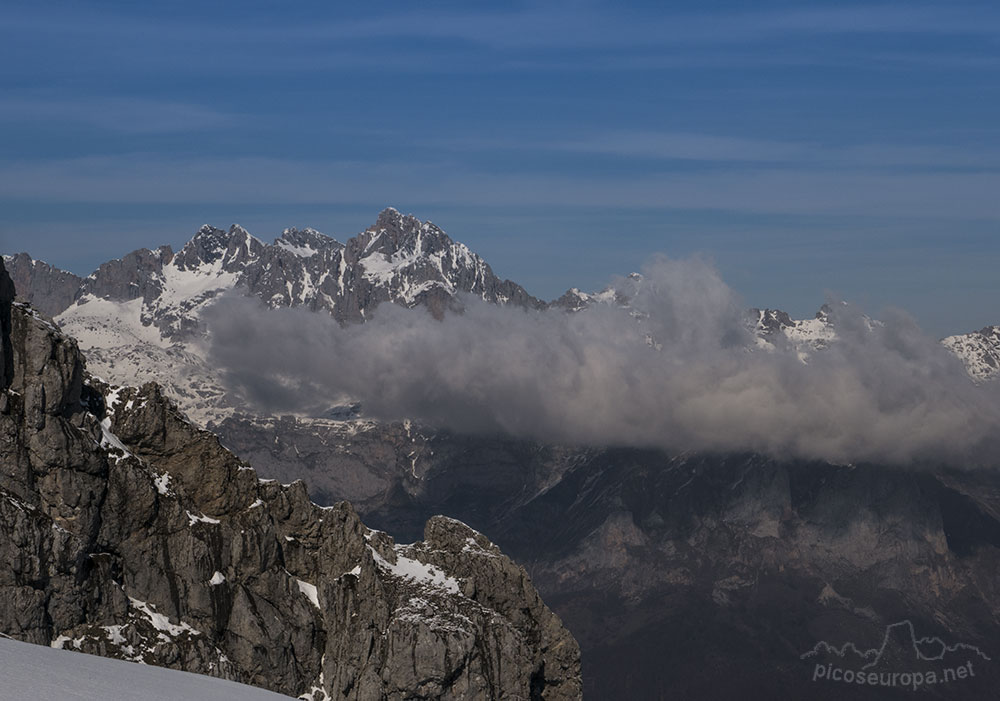 Peña Vieja desde la subida al Coriscao desde el collado de Llesba.