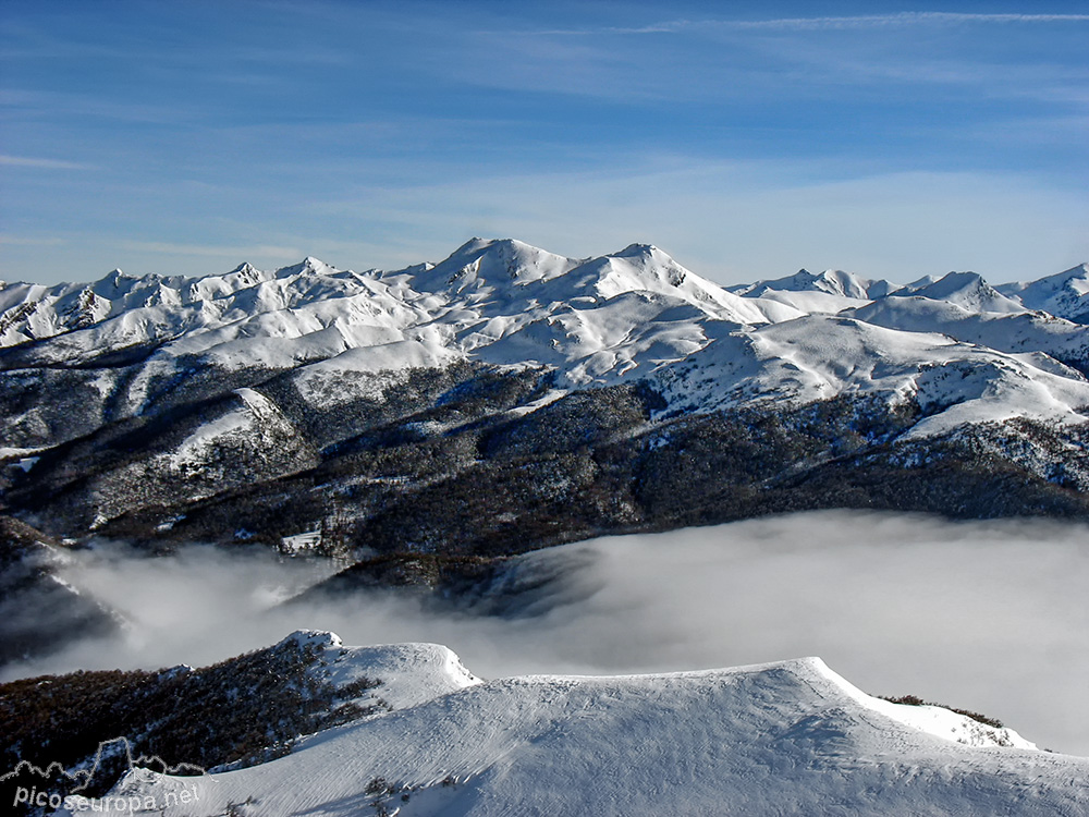 Foto: Cordillera Cantábrica desde la cumbre del Pico Pozua, León, España