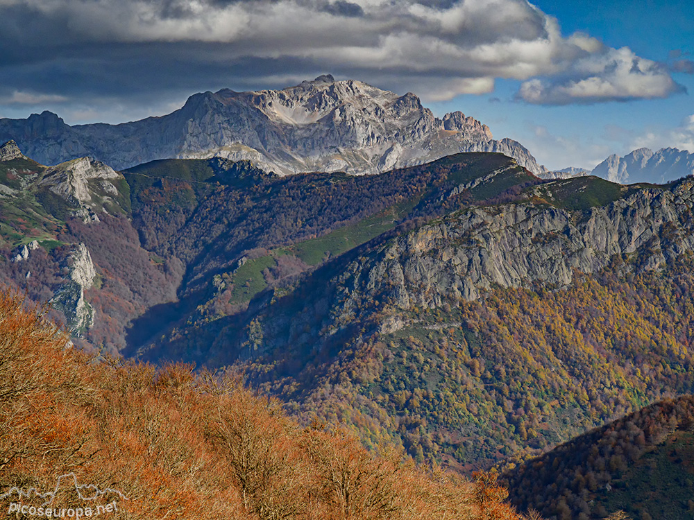 Foto: Moledizos y Toree Bermeja desde la Majada de Pozua, Cordillera Cantábrica, León, España