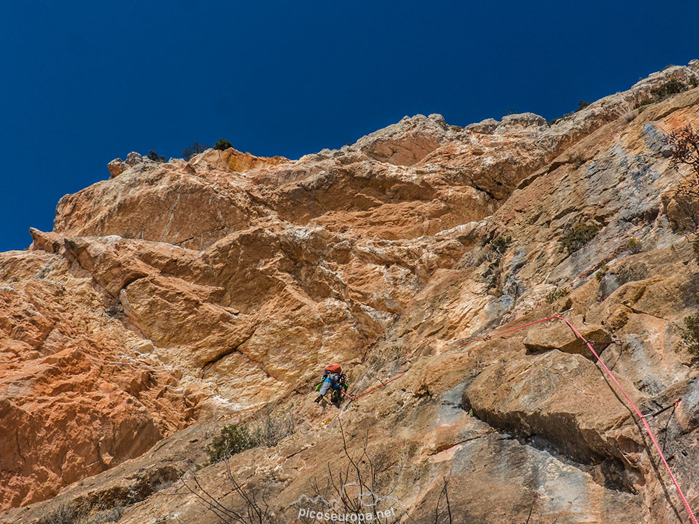 A veces las cosas no salen como planeamos. En la foto 1ª tirada en el Mont-Roig, encima de San Llorenç de Montgai, Lleida, Catalunya.