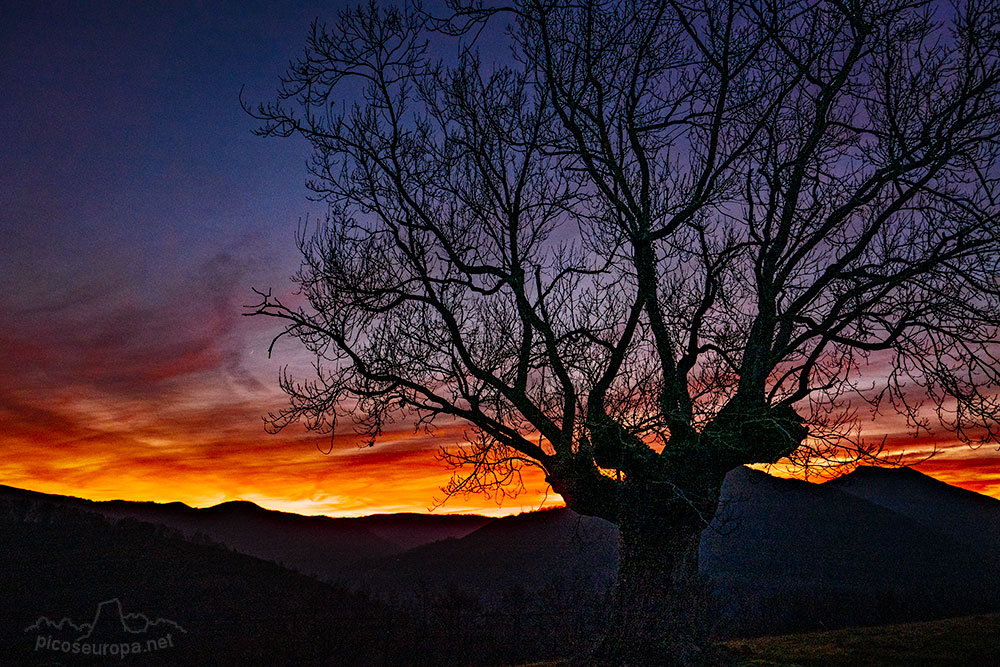 Foto: Puestas de sol llenas de belleza y misterio, Cueva de Zugarramurdi, Navarra