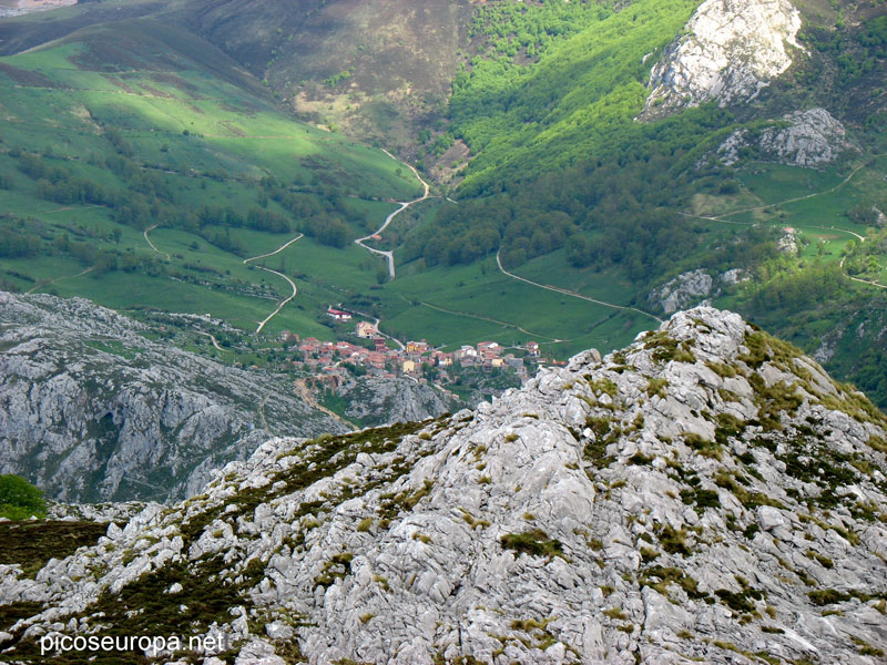 Sotres desde Peña Main, Asturias, Picos de Europa