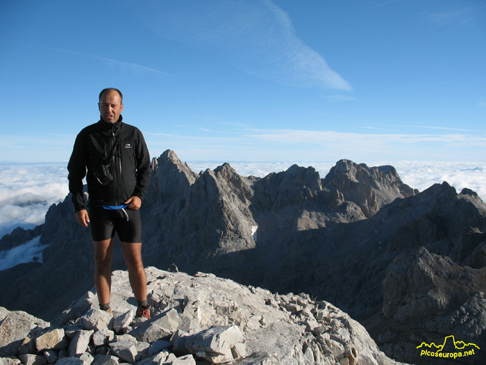 En la cumbre de Torre Blanca, Macizo Central de Picos de Europa, León