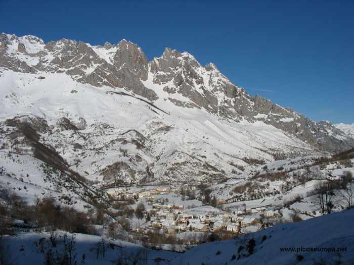 Foto: Prada con la zona de Pambuches y Bermeja detras, Valdeón, Picos de Europa, León, España