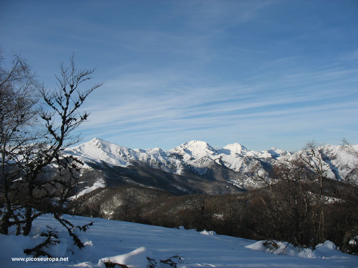 Pico Pozua, Peña Ten y Pileñes desde Cerras de Cuénabres, Valdeón, Picos de Europa, León