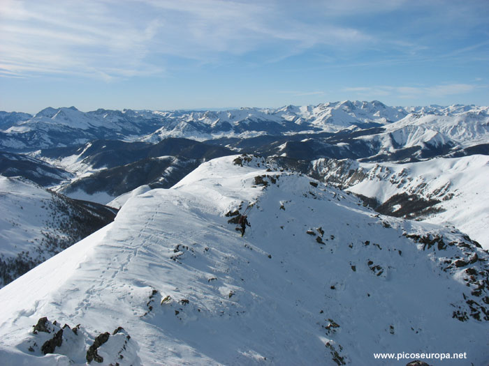 La Arista NW de llegada al Pico Cebolleda, Valdeón, Picos de Europa, León