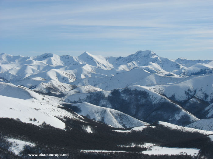 Vista hacia el Este desde el Pico Cebolleda, Valdeón, Picos de Europa, León