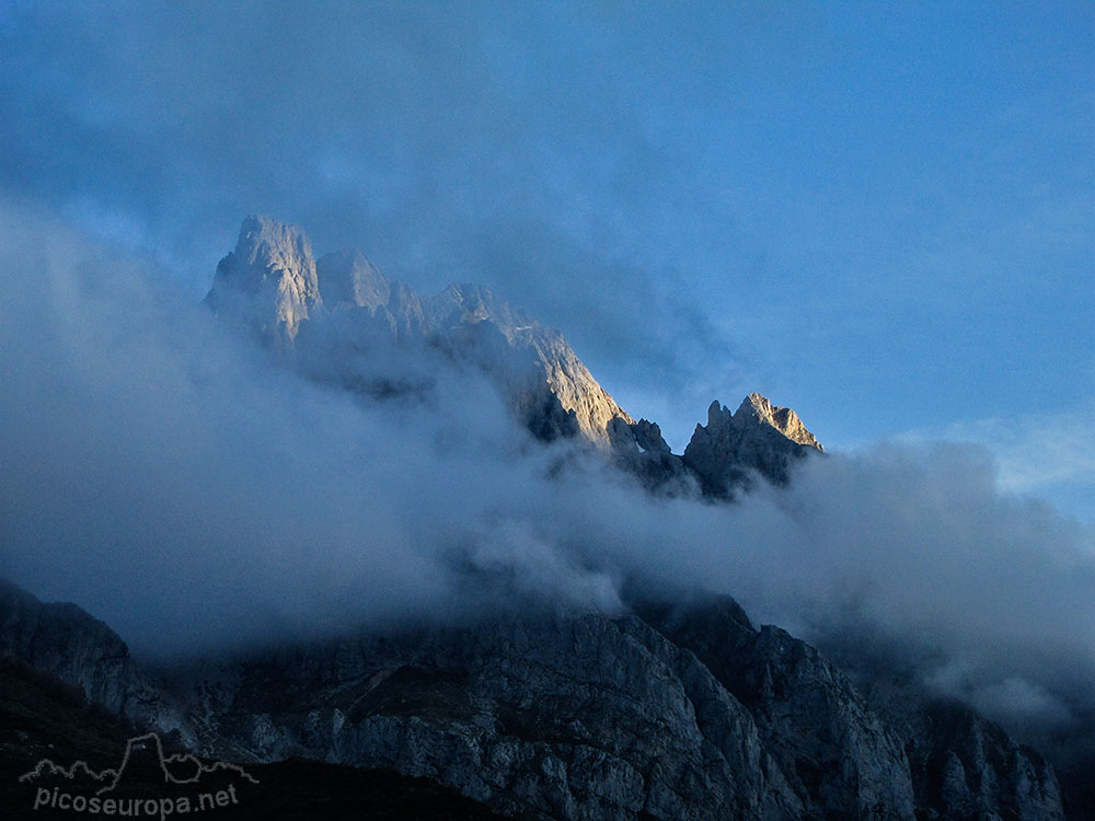 Cornión desde Posada de Valdeón, Picos de Europa, León, España